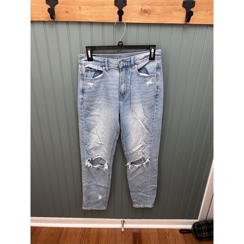 American Eagle Women Light Wash Distressed High Rise Mom Jeans Size 4 Regular